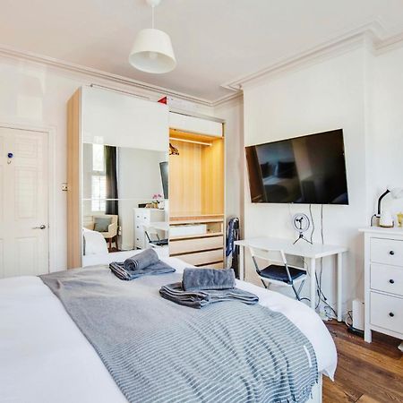Lovely 2 Bedroom Ground Floor Flat With Garden. Londra Esterno foto