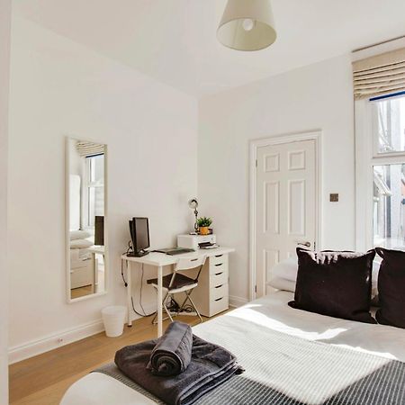 Lovely 2 Bedroom Ground Floor Flat With Garden. Londra Esterno foto