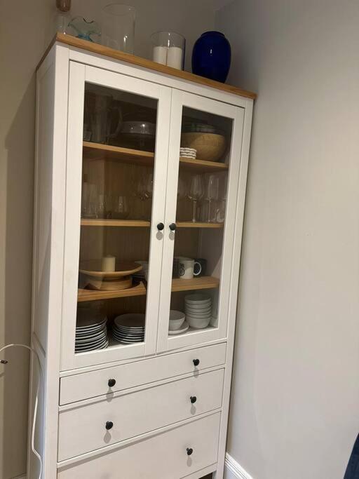 Lovely 2 Bedroom Ground Floor Flat With Garden. Londra Esterno foto