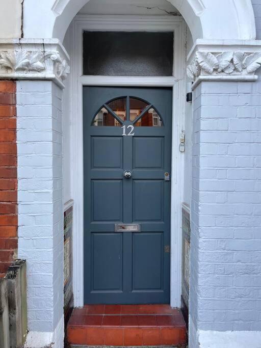 Lovely 2 Bedroom Ground Floor Flat With Garden. Londra Esterno foto
