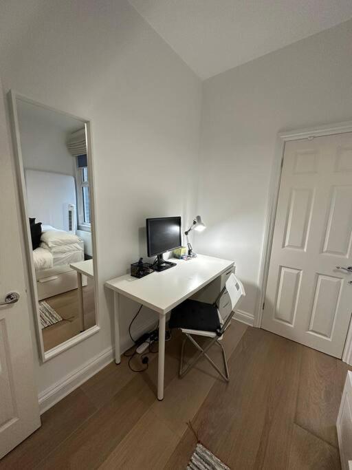 Lovely 2 Bedroom Ground Floor Flat With Garden. Londra Esterno foto
