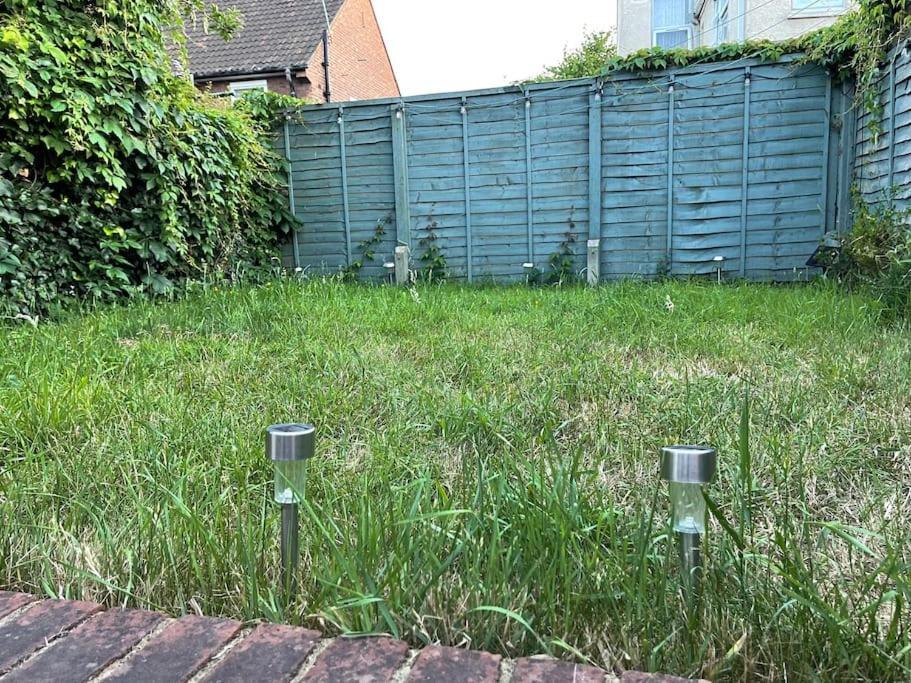 Lovely 2 Bedroom Ground Floor Flat With Garden. Londra Esterno foto