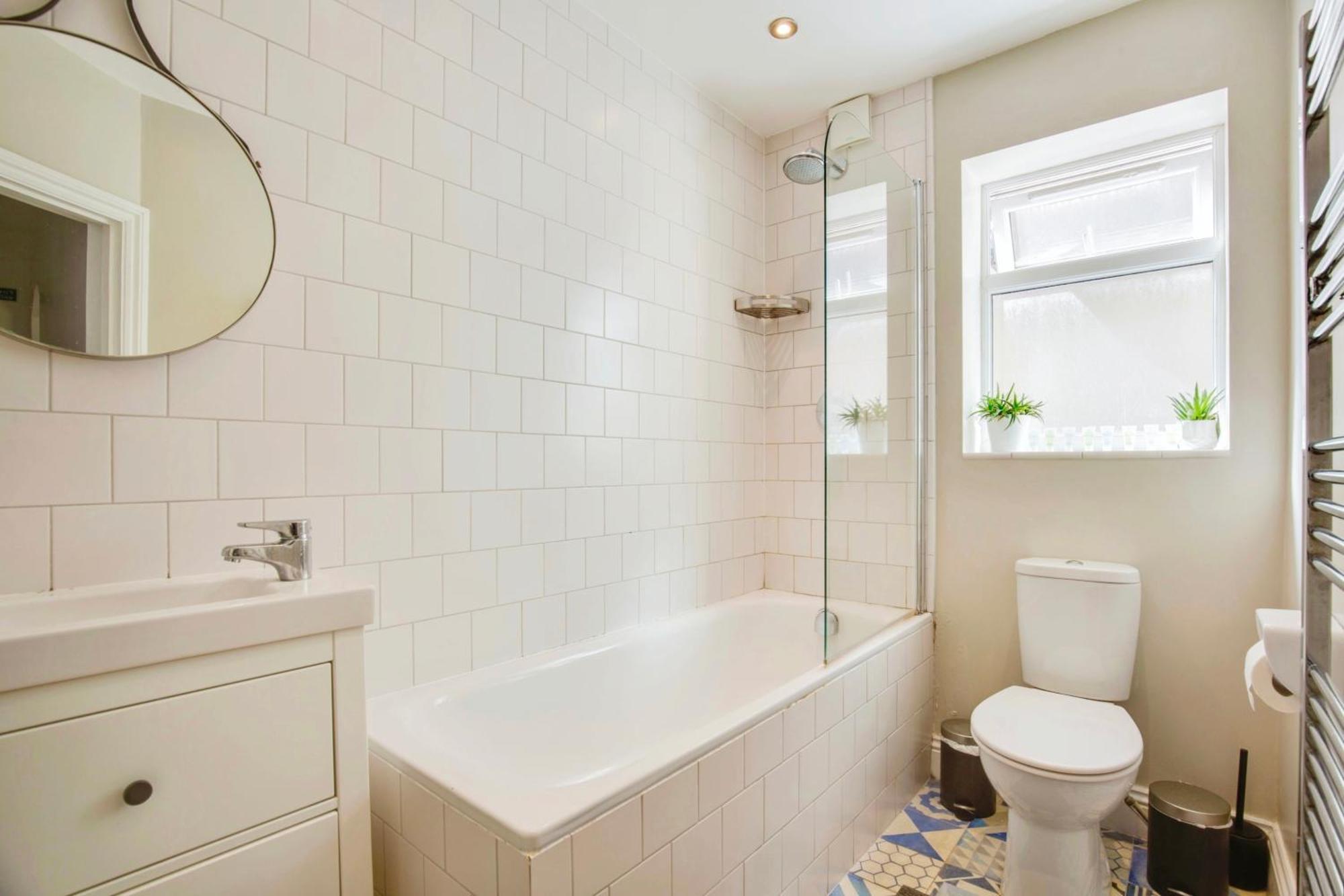 Lovely 2 Bedroom Ground Floor Flat With Garden. Londra Esterno foto