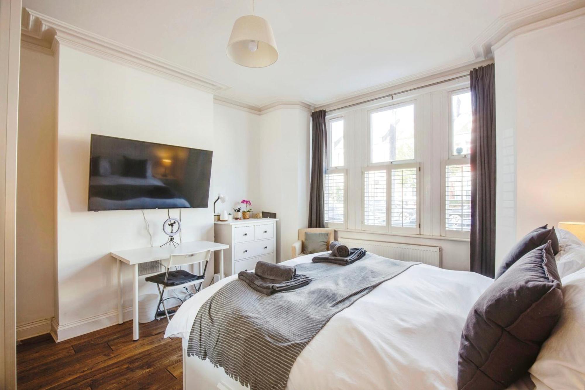 Lovely 2 Bedroom Ground Floor Flat With Garden. Londra Esterno foto