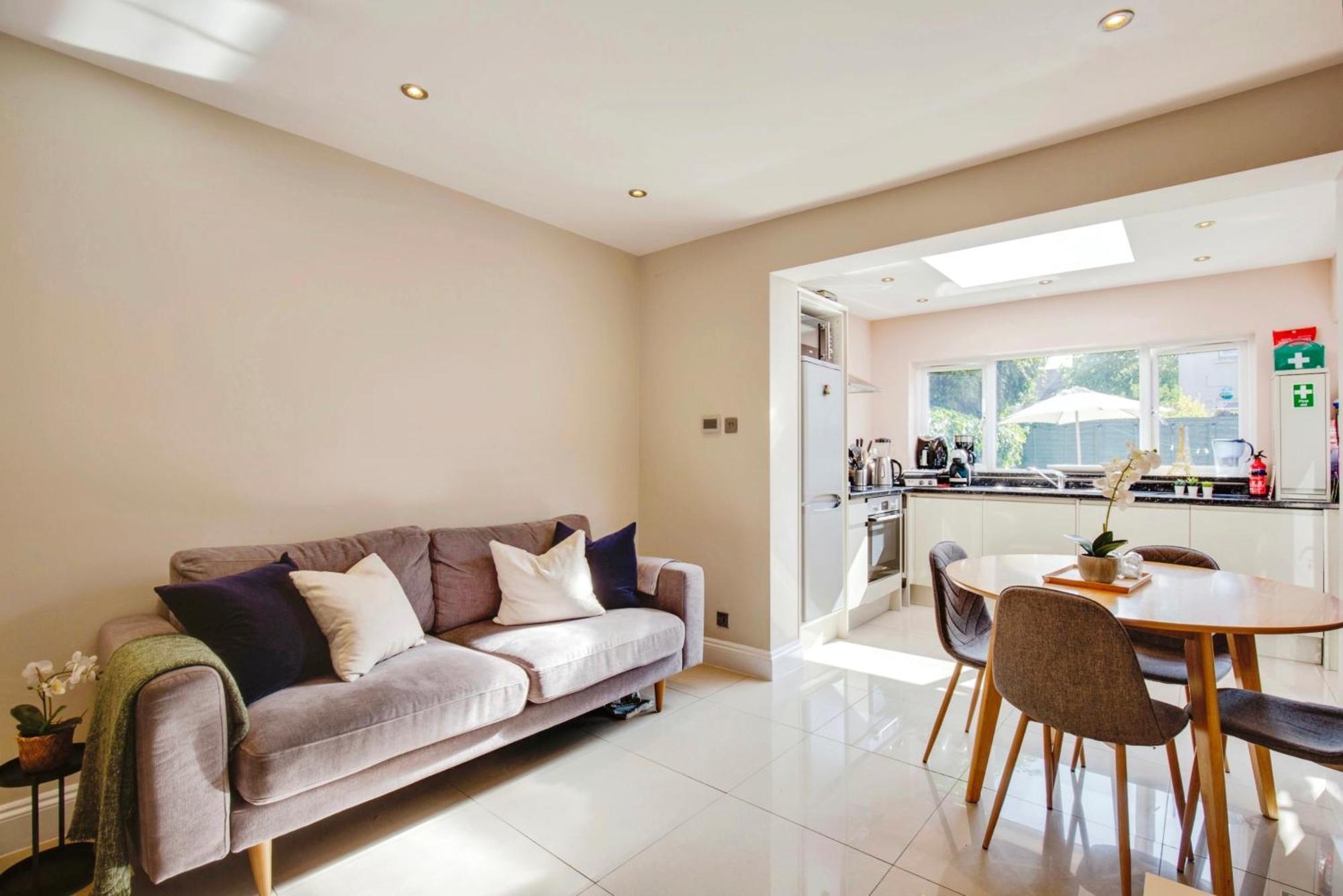 Lovely 2 Bedroom Ground Floor Flat With Garden. Londra Esterno foto