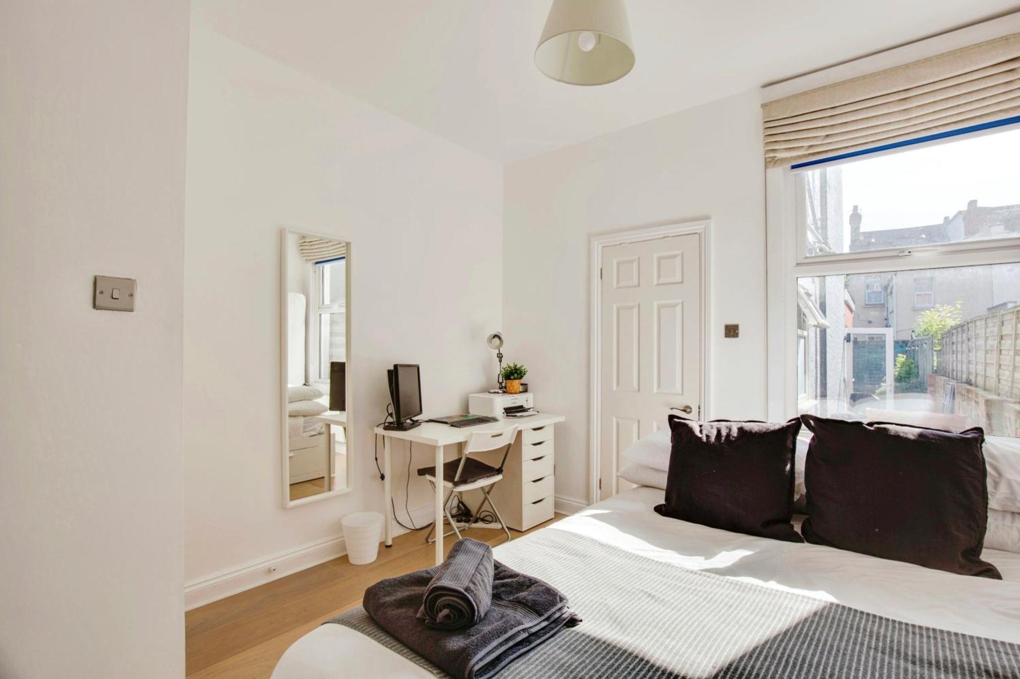 Lovely 2 Bedroom Ground Floor Flat With Garden. Londra Esterno foto