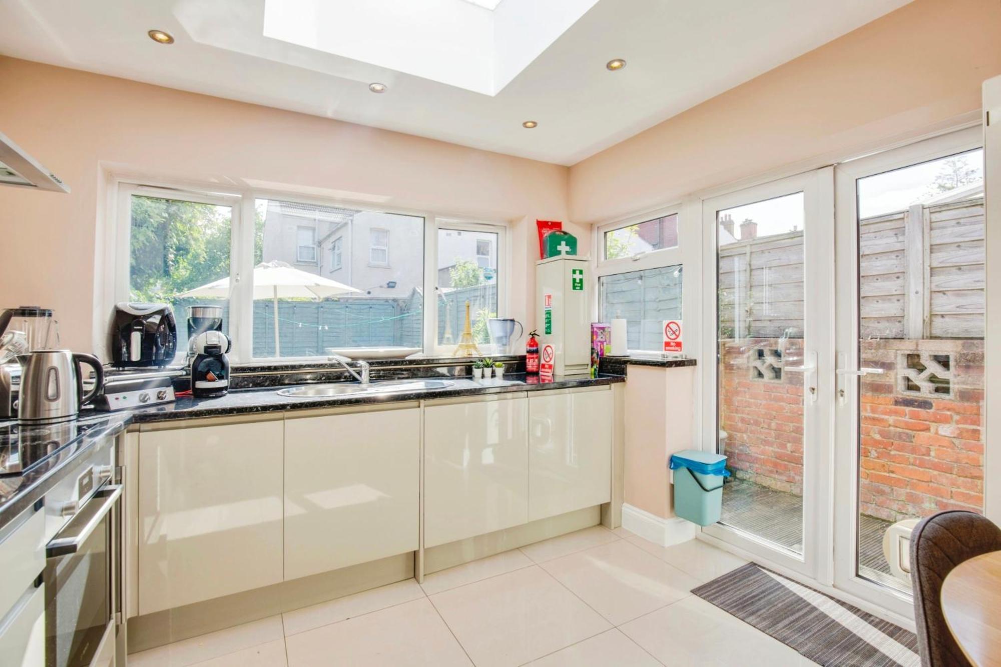 Lovely 2 Bedroom Ground Floor Flat With Garden. Londra Esterno foto